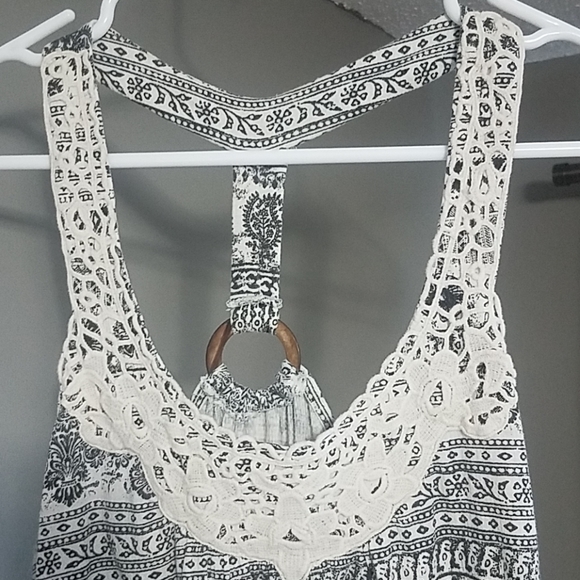 Lace Trim Tank Top - Picture 2 of 3